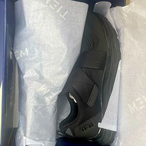 Black Cycling Shoes
